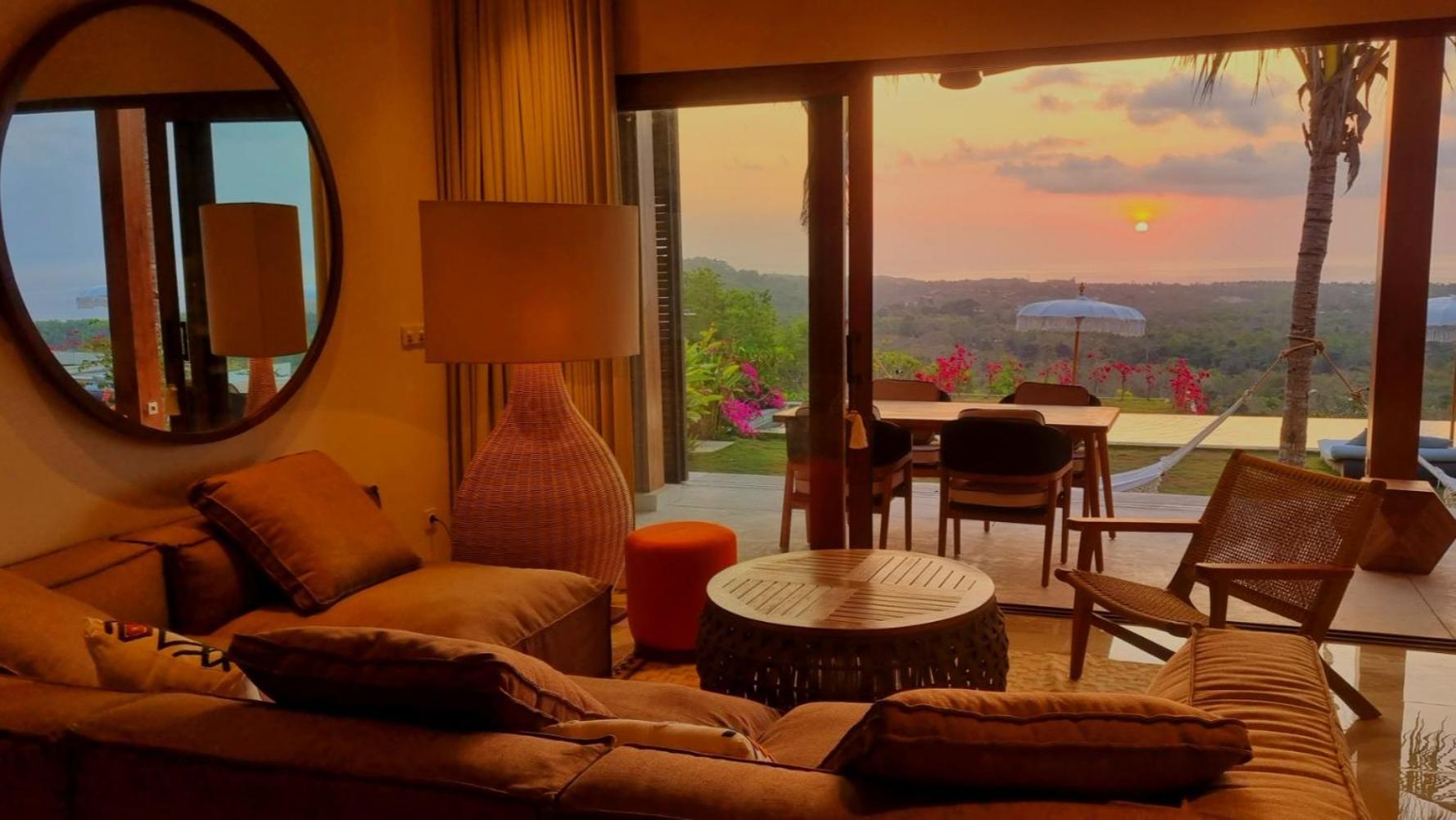 Sunset Hills * Uluwatu